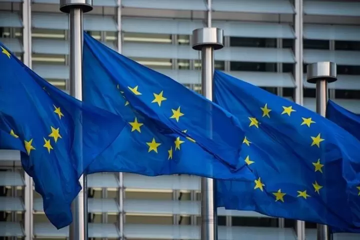 Die Europische Kommission berwies die erste Rate der finanziellen Untersttzung in Hhe von 1 Milliarde Euro an die Ukraine